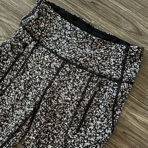 NEW Lululemon leggings size 4 Invigorate with zipper pockets